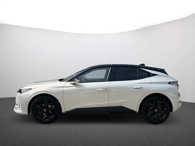 DS Automobiles DS 4 view 4
