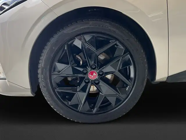 DS Automobiles DS 4 view 8