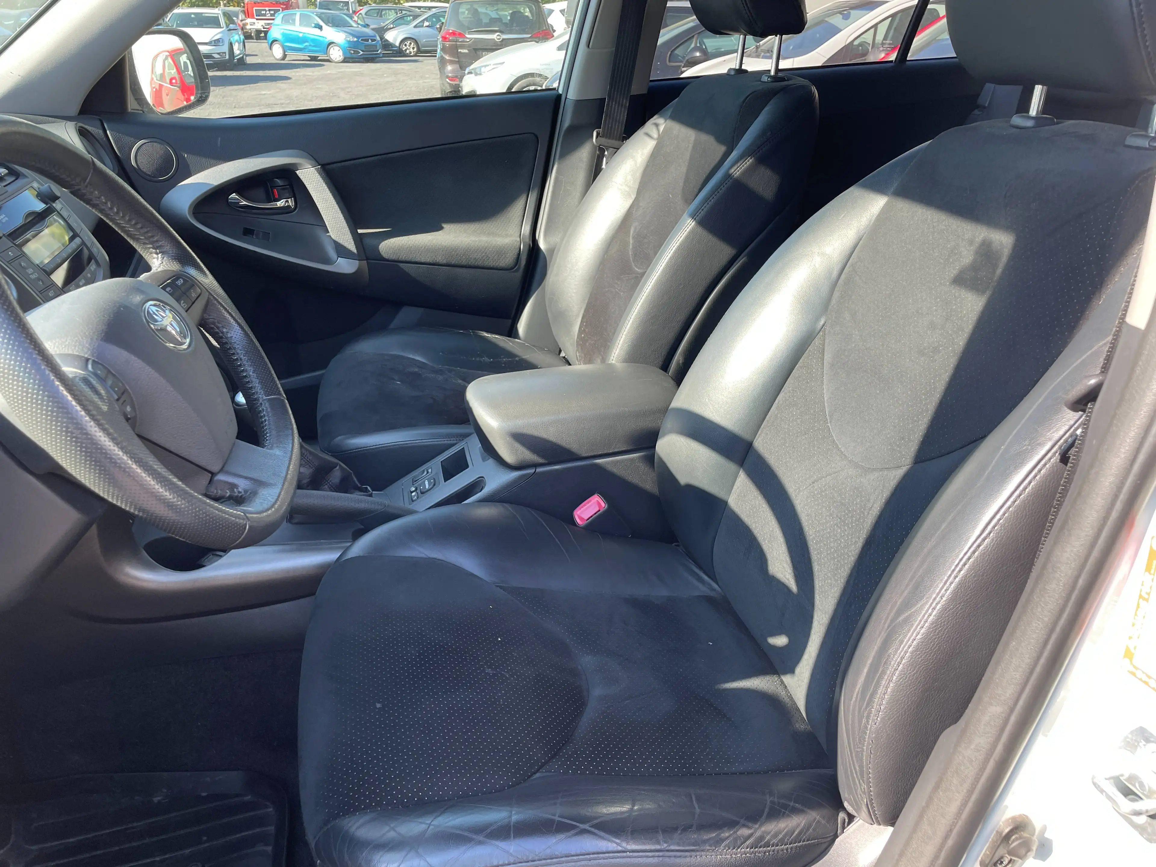 Toyota RAV 4 Basis — photo 11