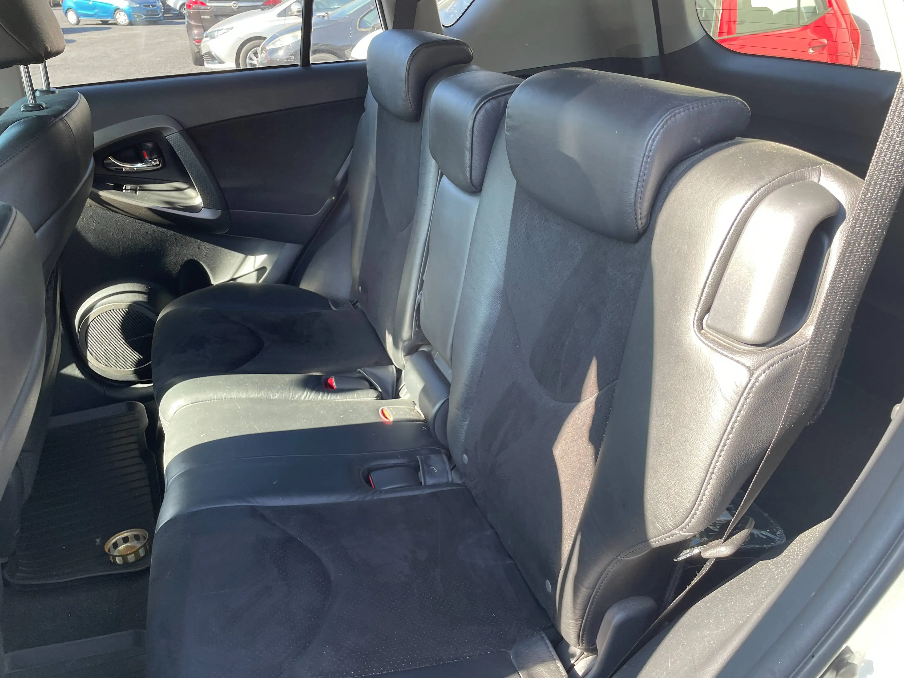 Toyota RAV 4 Basis — photo 13