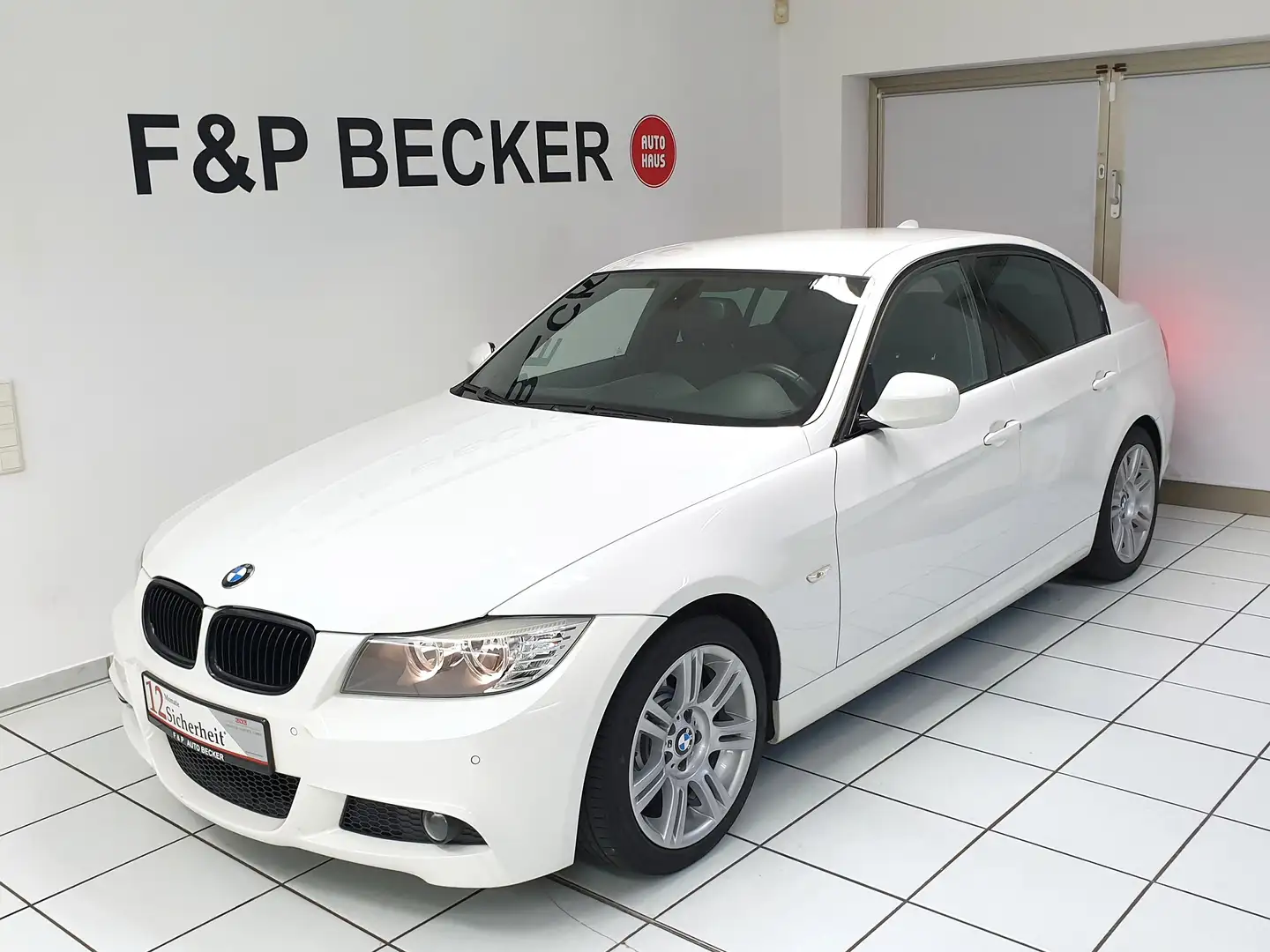 BMW 330 330i M Paket Schalter Limousine Leder Navi PDC Weiß - 1