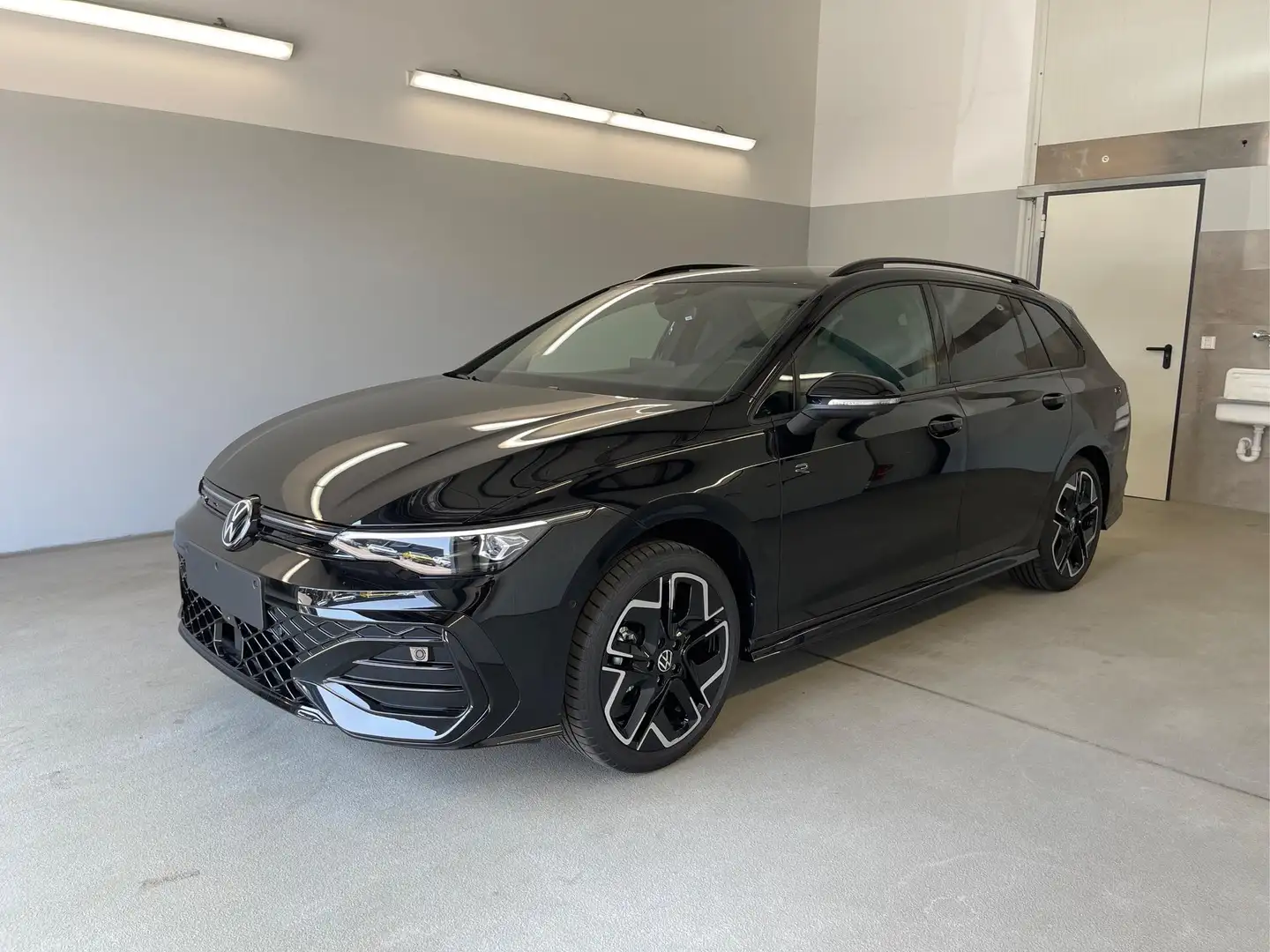 Volkswagen Golf Variant Facelift R-Line 150PS DSG+Black Style+AHK 1.5 e... Negro - 1