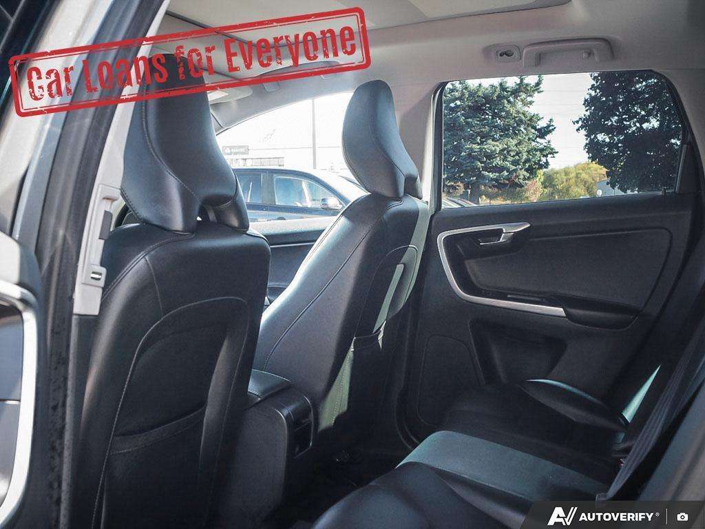 2016 Volvo XC60 T6 Drive-E Premier thumb 24