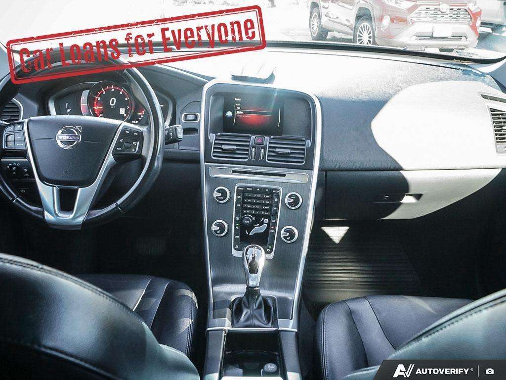 2016 Volvo XC60 T6 Drive-E Premier thumb 25