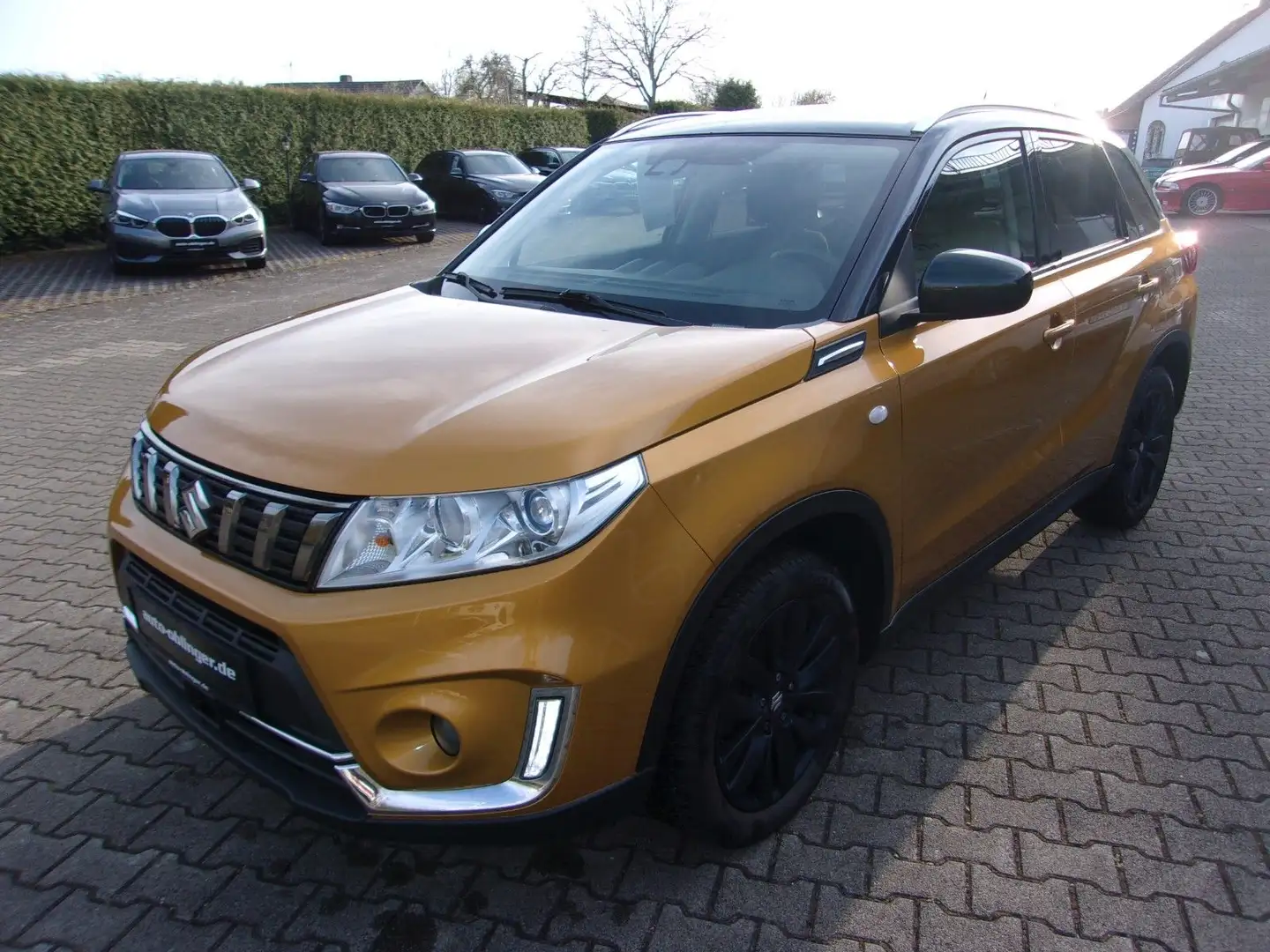 Suzuki Vitara 1.0 ALLRAD Gelb - 1