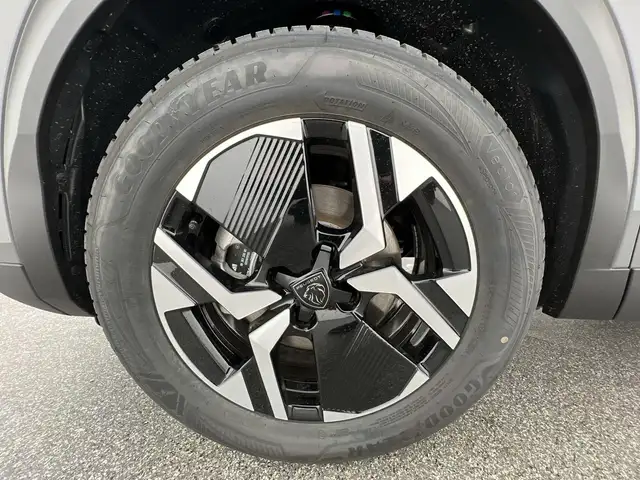 Peugeot 2008 view 6