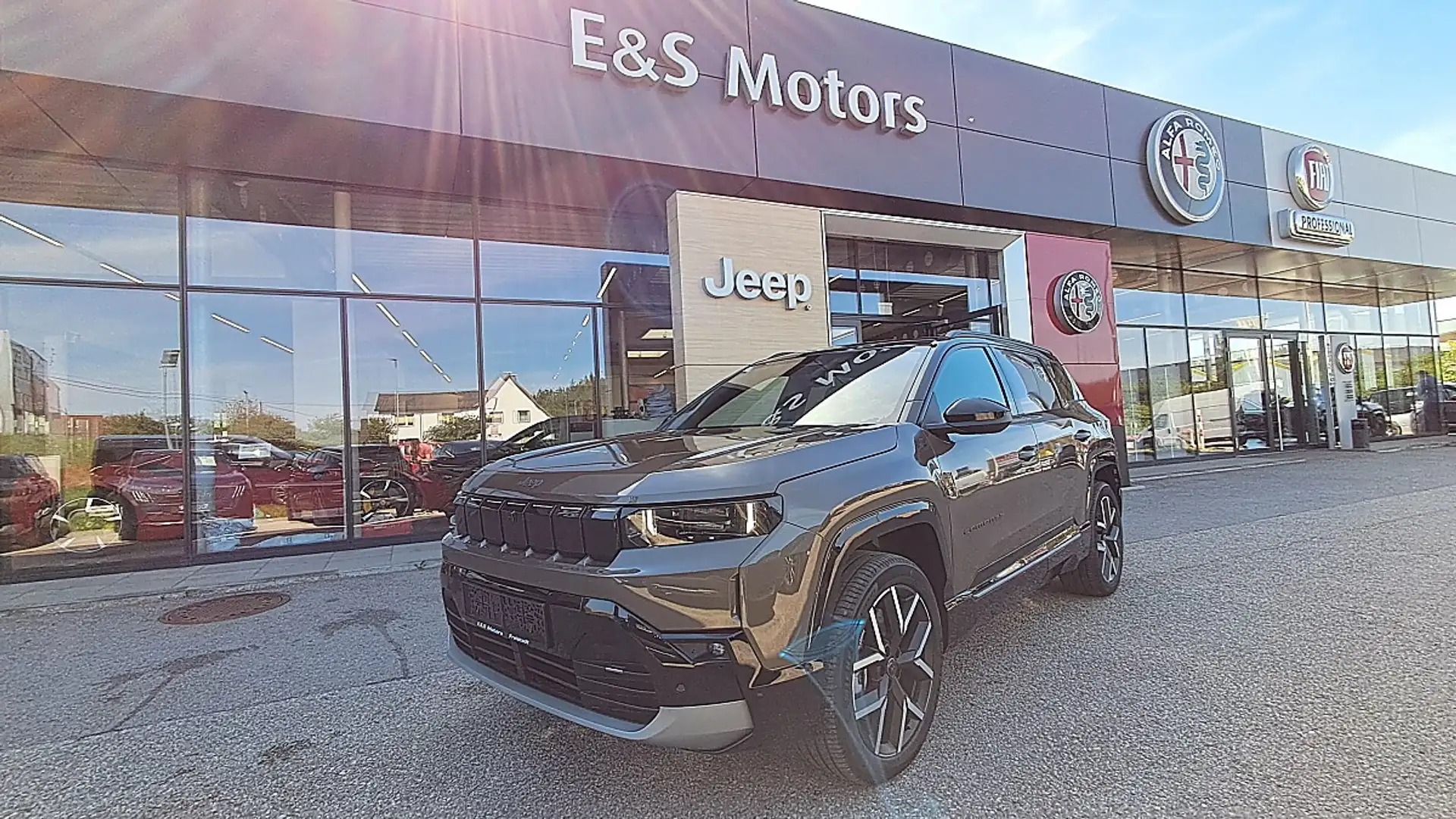 Jeep Compass EV 74kWh Summit Braun - 1