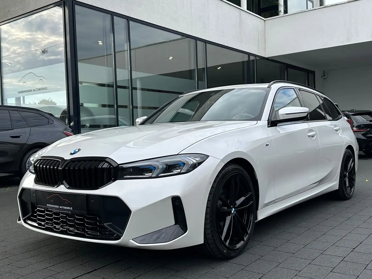 BMW 320 i Touring M Sport | Kamera | Panorama | AHK Blanc - 1