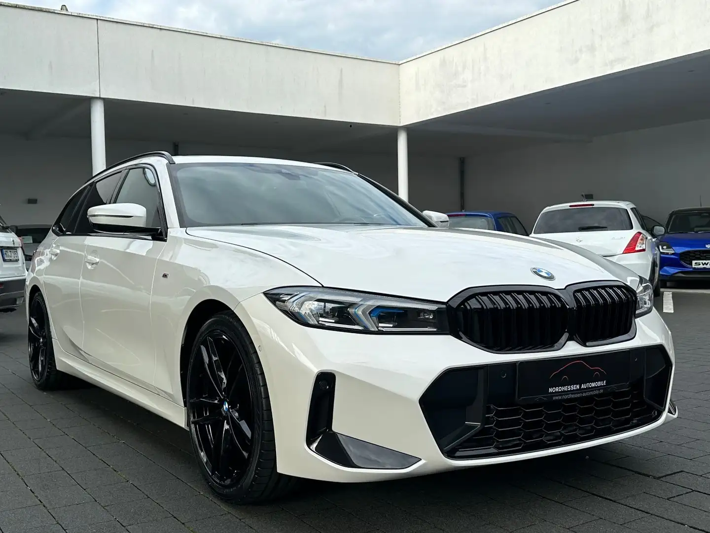 BMW 320 i Touring M Sport | Kamera | Panorama | AHK Blanc - 2