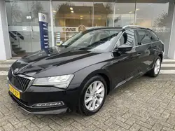 Skoda Superb Combi Elektrische stoelverstelling, Parkeerhulp met camera, Stoelverwarming, Alarm, Lichtmetalen velgen, Nieuwe APK, Digitale radio-ontvangst, LED verlichting