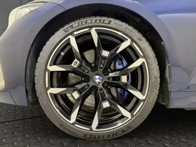 BMW 3 Series view 6