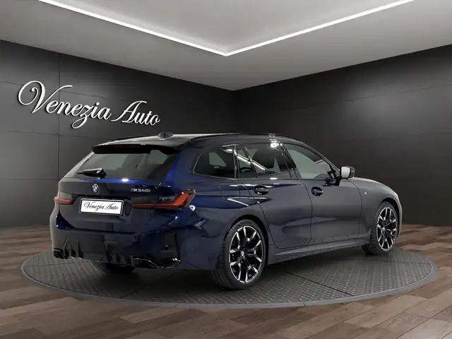 BMW 3 Series view 4
