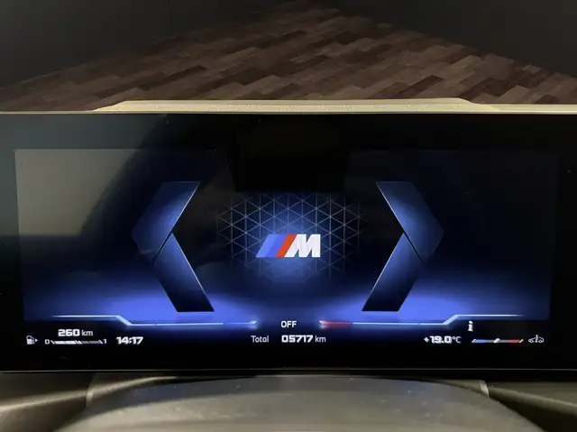 BMW 3 Series view 11