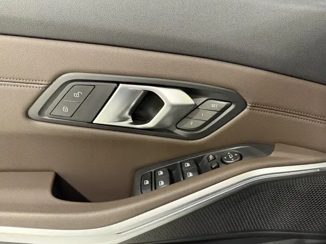 BMW 3 Series view 15