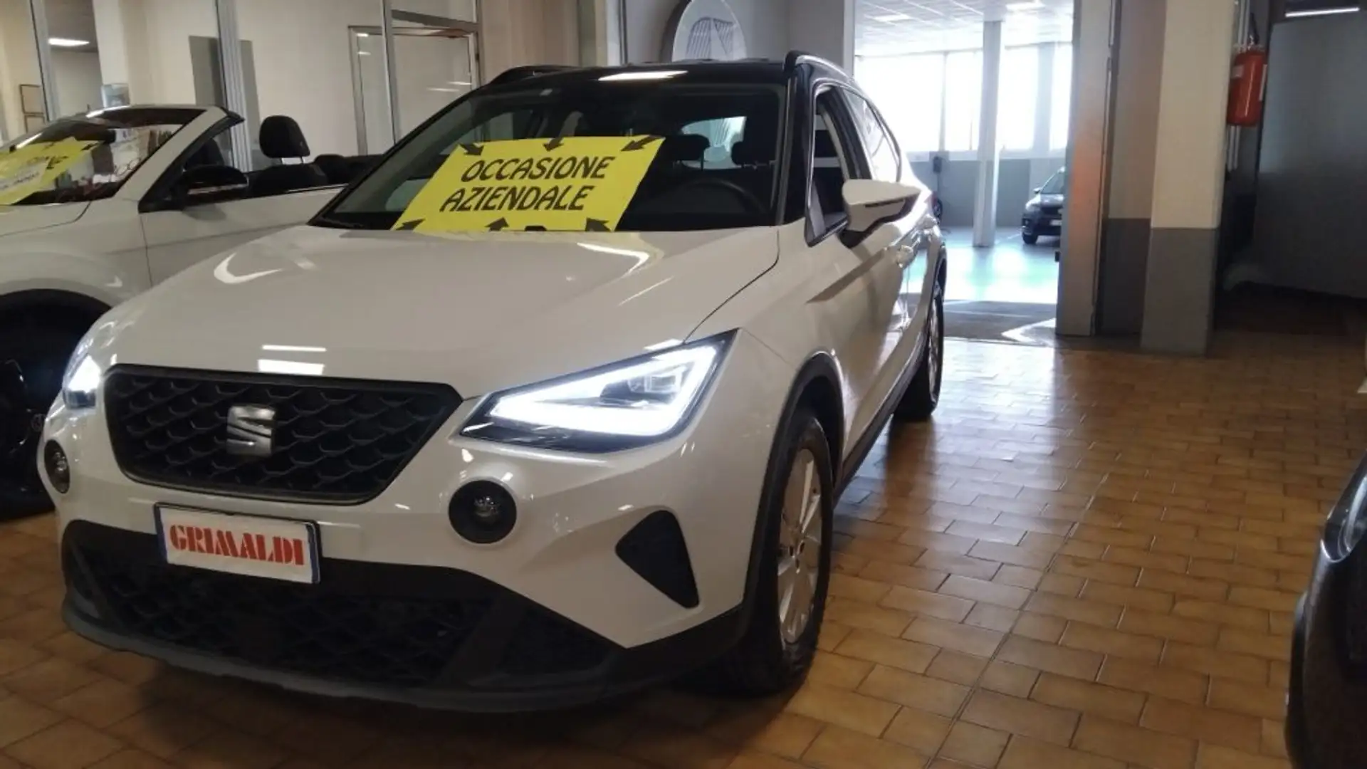 SEAT Arona 1.0 EcoTSI 110 CV Style FULL LED VIDEO Grigio - 2