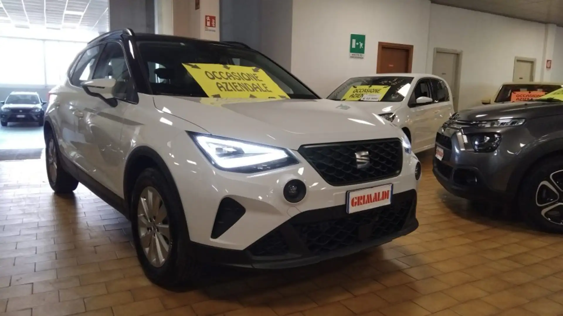 SEAT Arona 1.0 EcoTSI 110 CV Style FULL LED VIDEO Grigio - 1