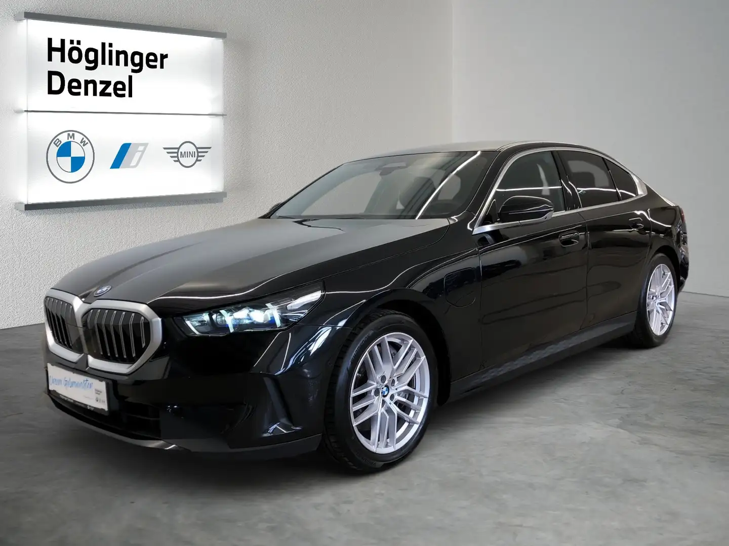 BMW 550 e xDrive Schwarz - 2