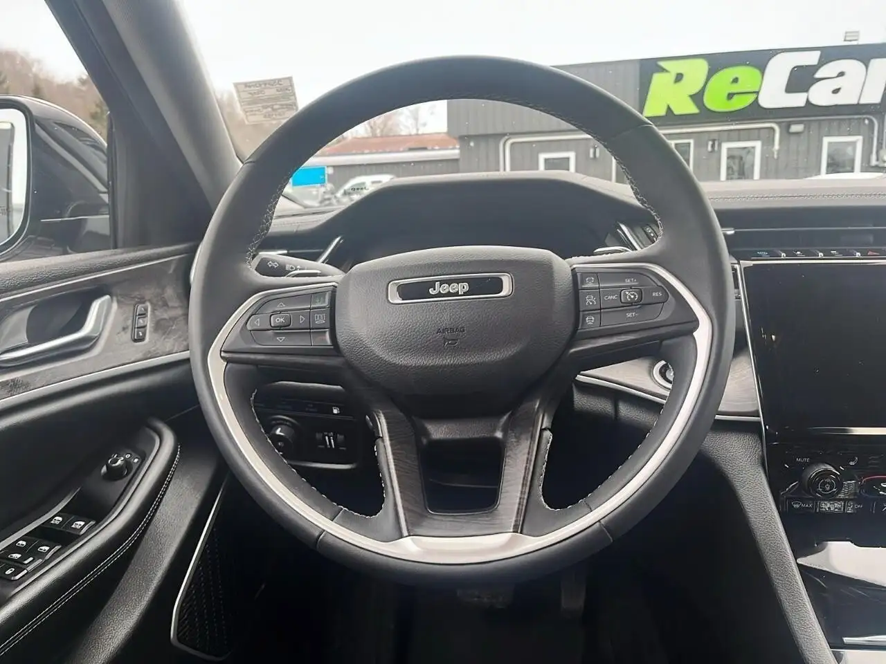 Jeep Grand Cherokee снимка Jeep Grand Cherokee