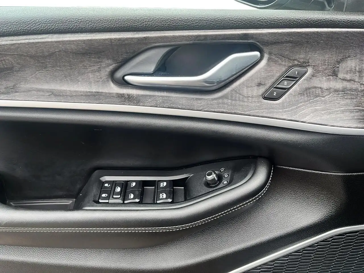 Jeep Grand Cherokee снимка Jeep Grand Cherokee