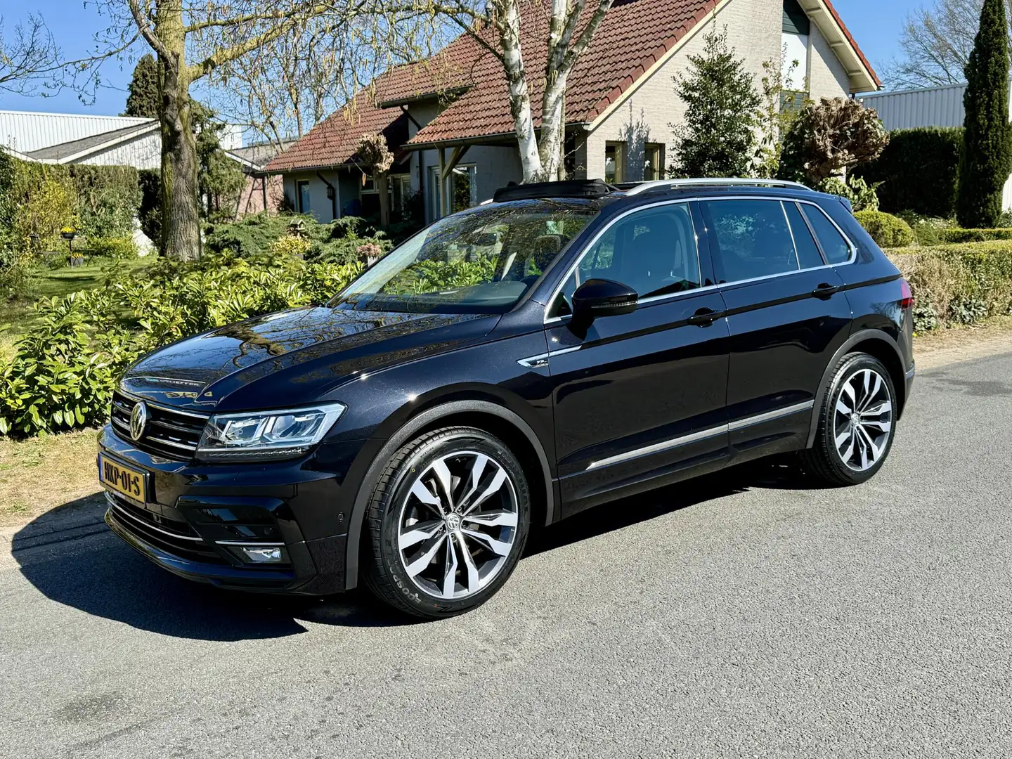 Volkswagen Tiguan 2.0 TSI 190PK DSG 4Motion R-Line Pano•Trekhaak Noir - 1