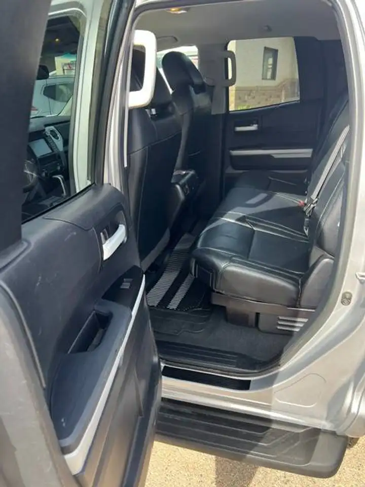 Toyota Tundra снимка Toyota Tundra
