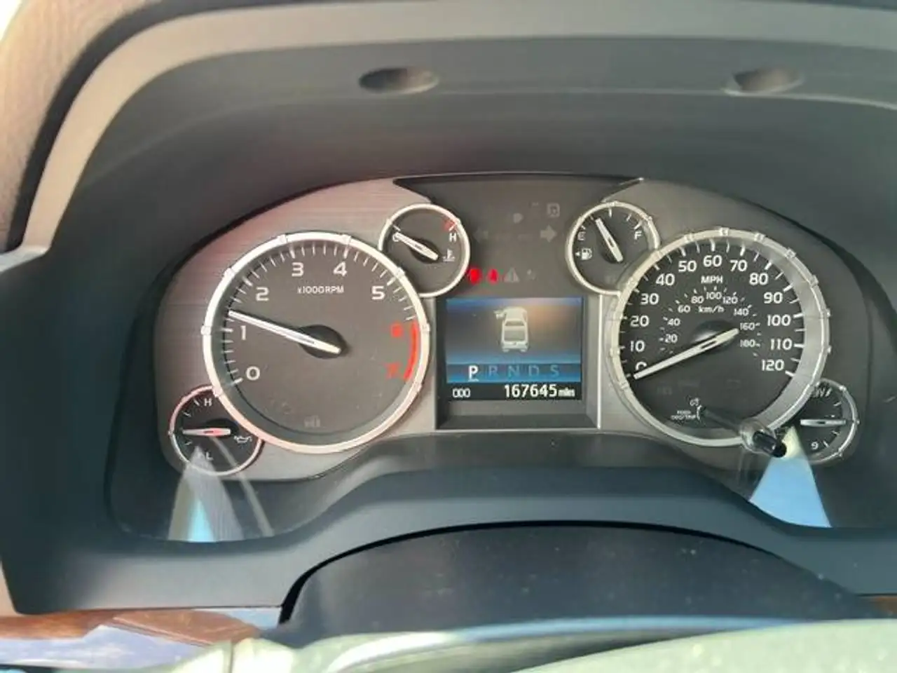 Toyota Tundra снимка Toyota Tundra