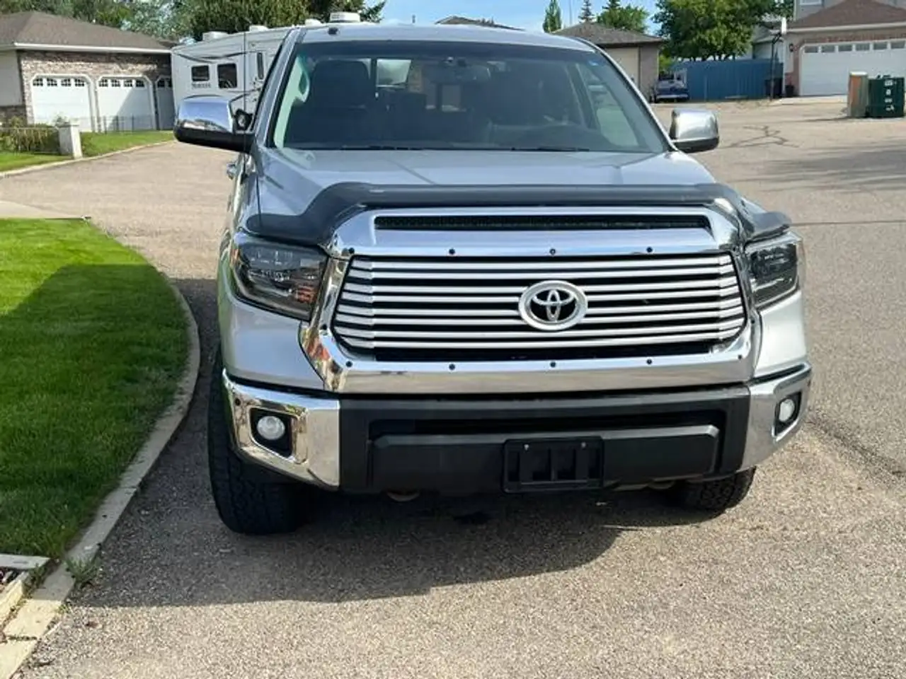 Toyota Tundra снимка Toyota Tundra