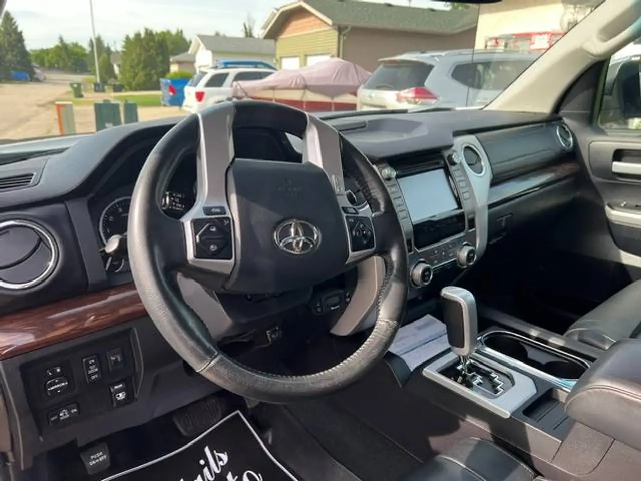 Toyota Tundra снимка Toyota Tundra