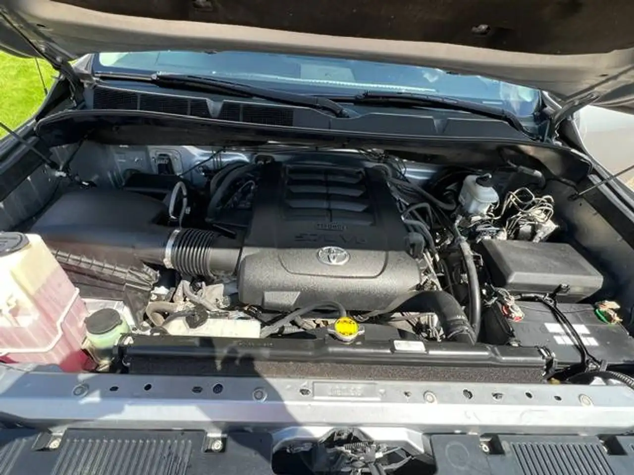 Toyota Tundra снимка Toyota Tundra