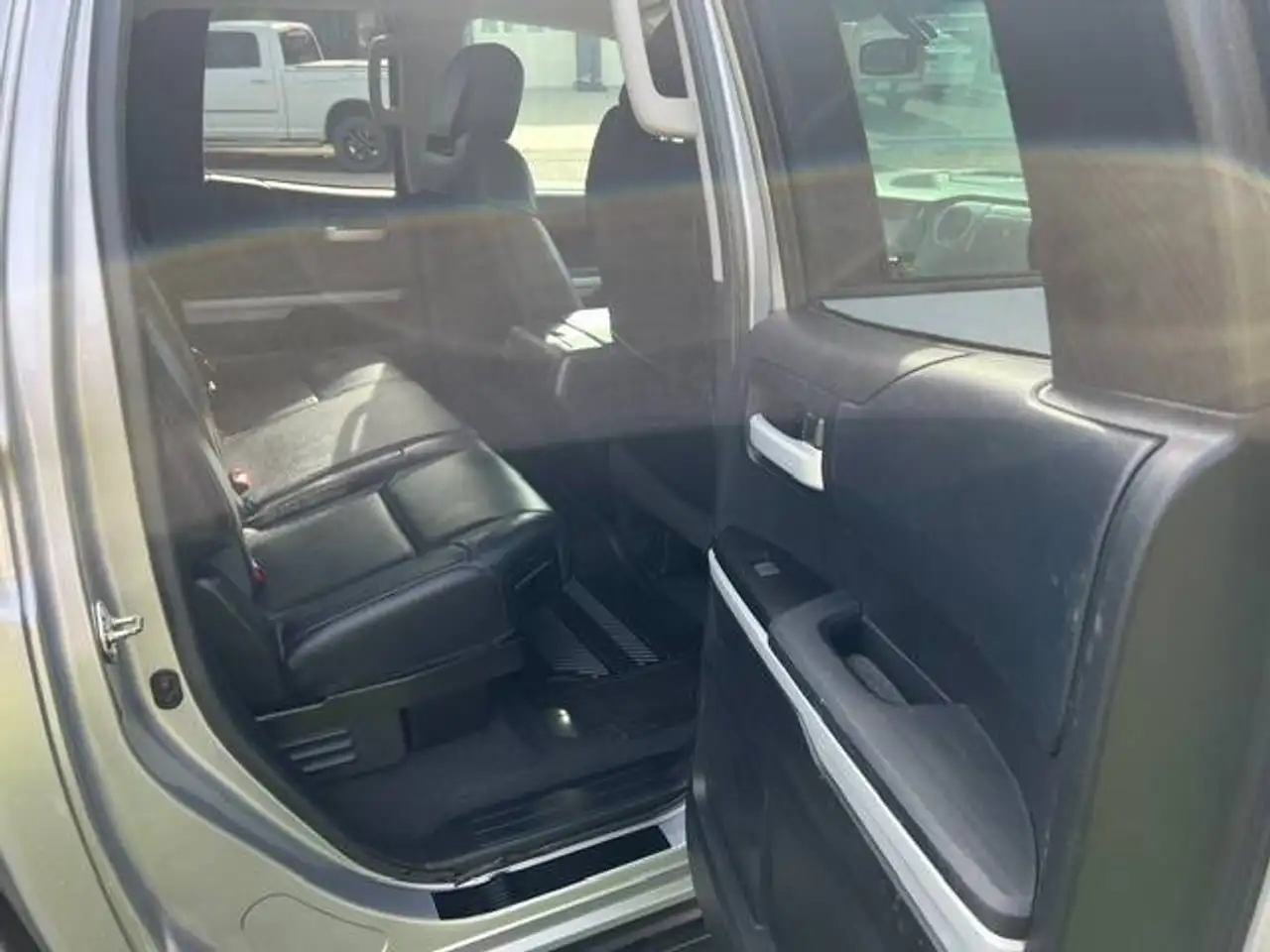 Toyota Tundra снимка Toyota Tundra