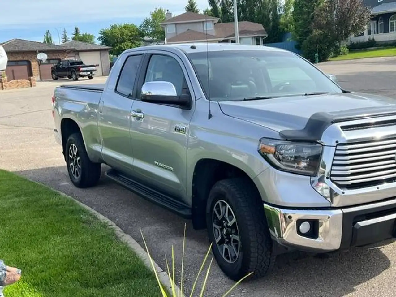 Toyota Tundra снимка Toyota Tundra