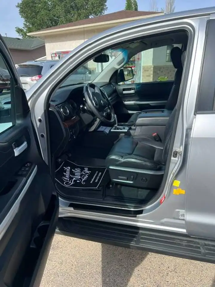 Toyota Tundra снимка Toyota Tundra
