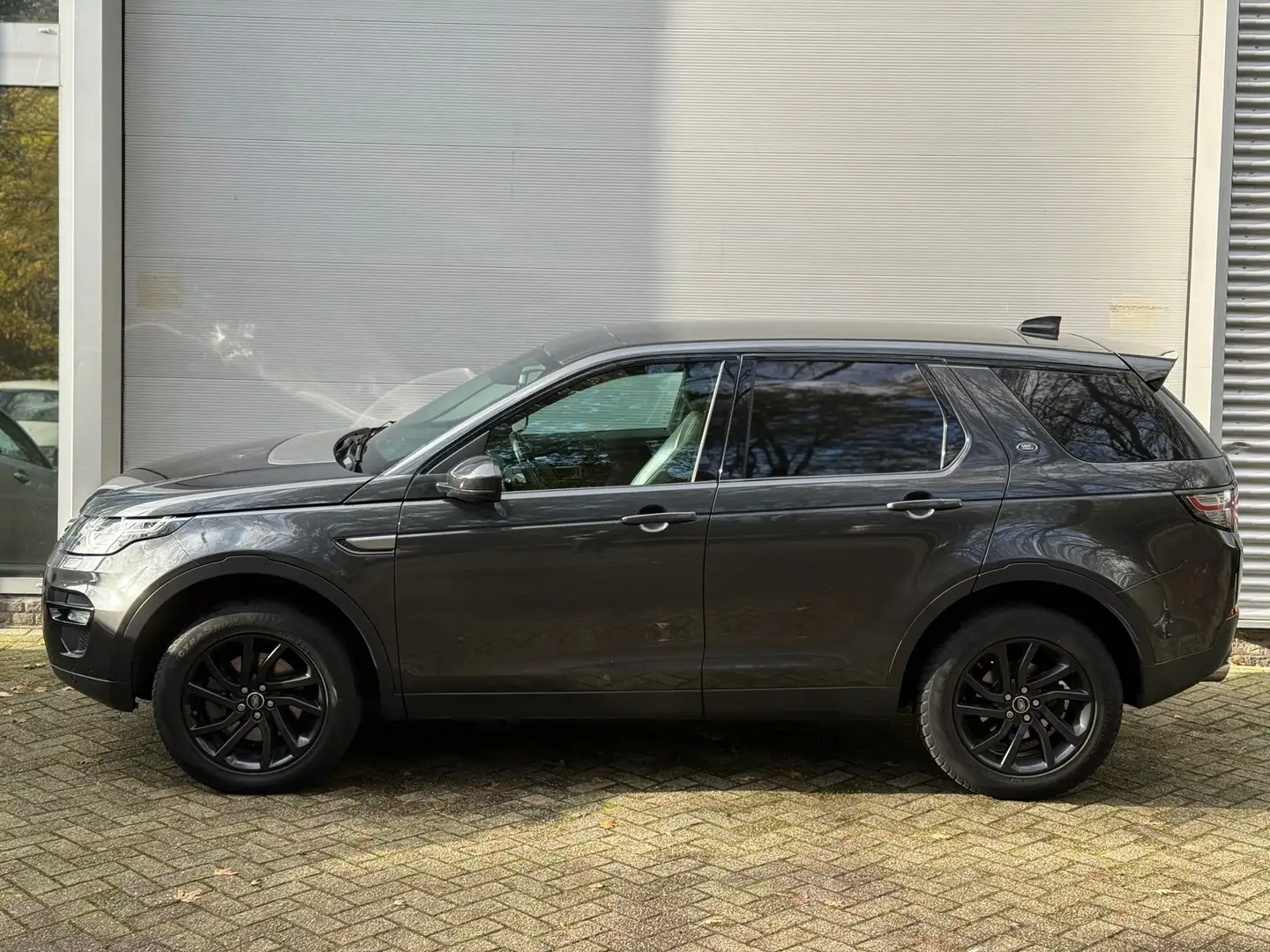 Land Rover Discovery Sport 2.0 TD4 HSE Grijs Kenteken l Automaat l Leder l Ca - 2