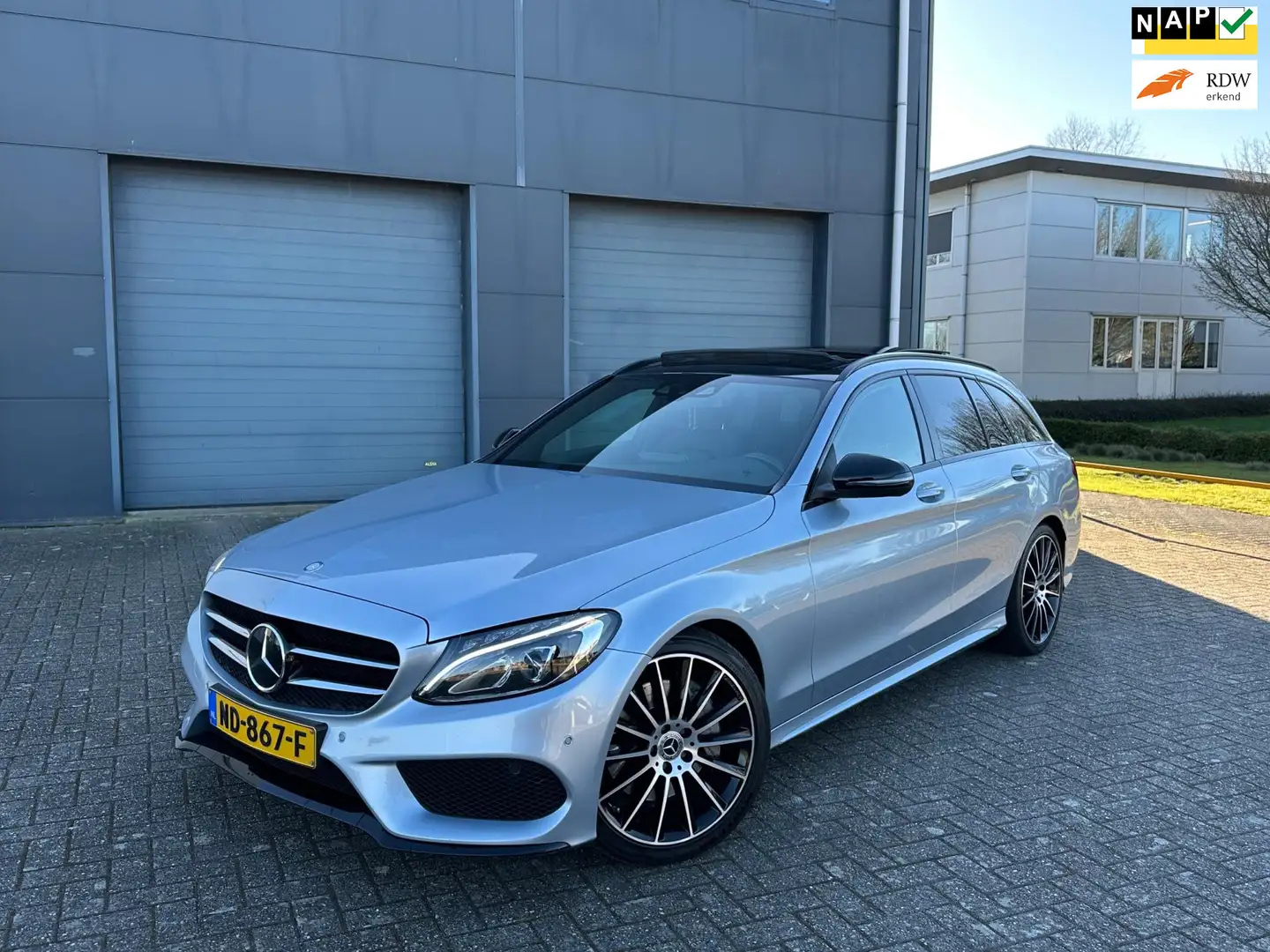 Mercedes-Benz C 300 Estate HYBRID ///AMG 2017 Pano Dealer onderhouden Grijs - 1