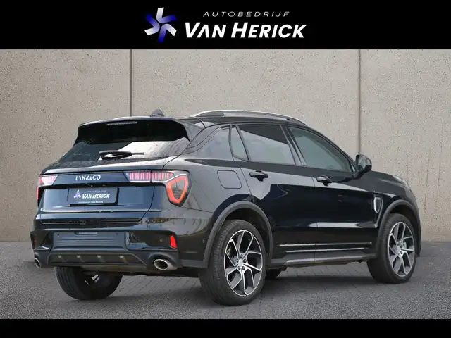 Lynk & Co 01 view 4