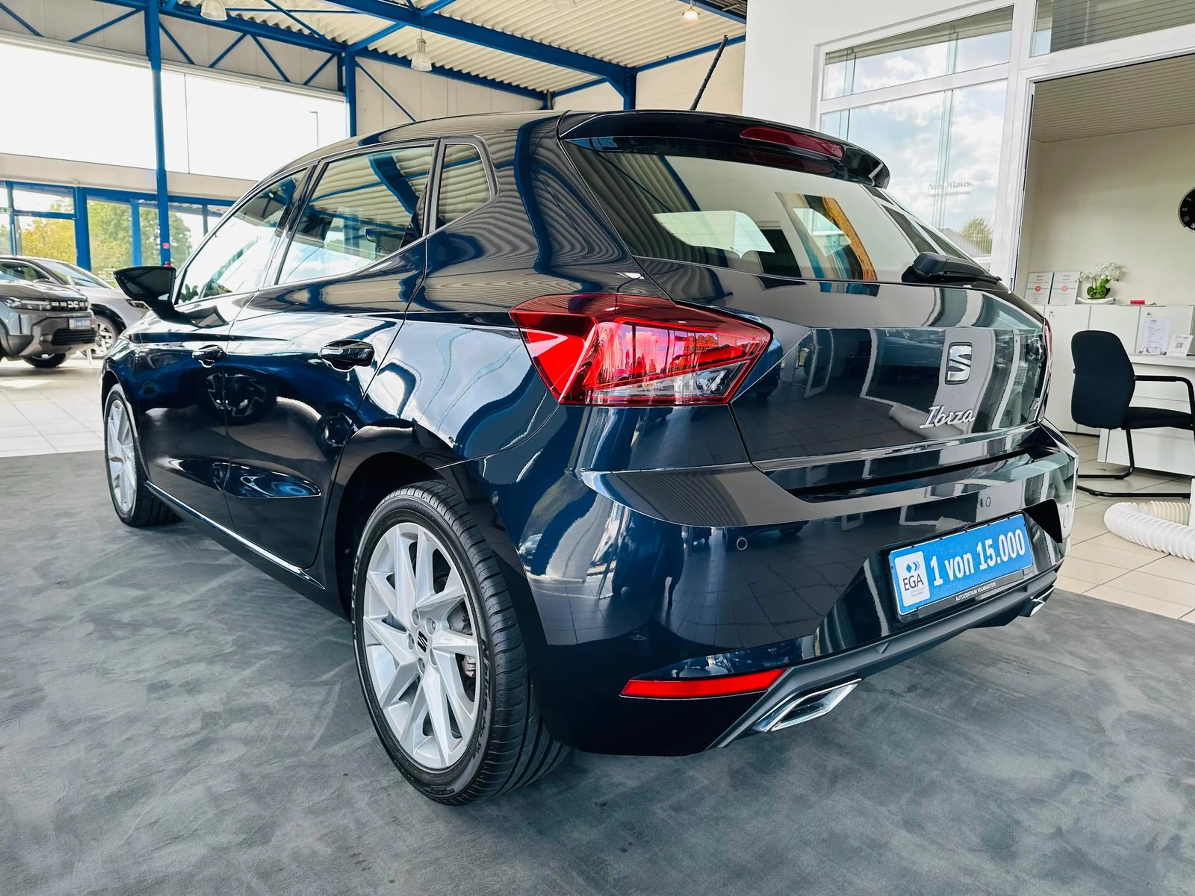 SEAT Ibiza 1.0 TSI DSG SHZG KAM PDC vo+hi LED ACC — photo 2