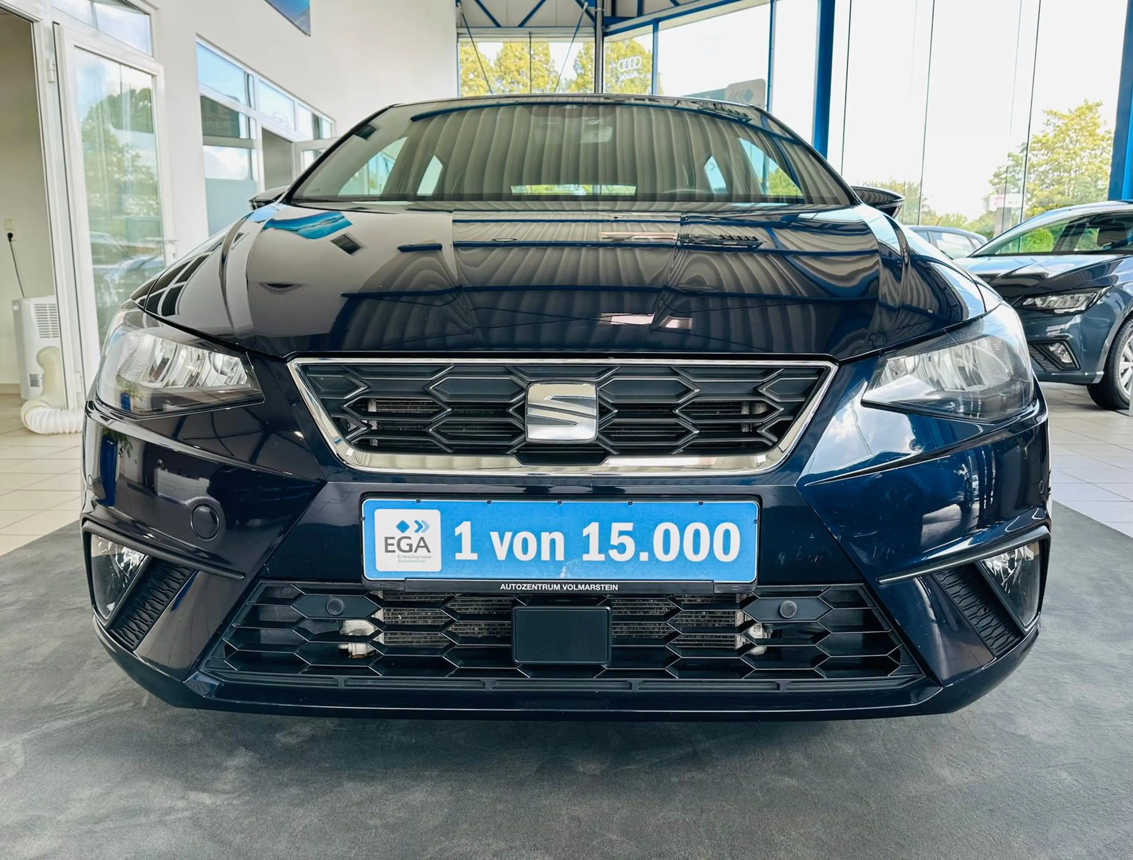 SEAT Ibiza 1.0 TSI DSG SHZG KAM PDC vo+hi LED ACC — photo 3