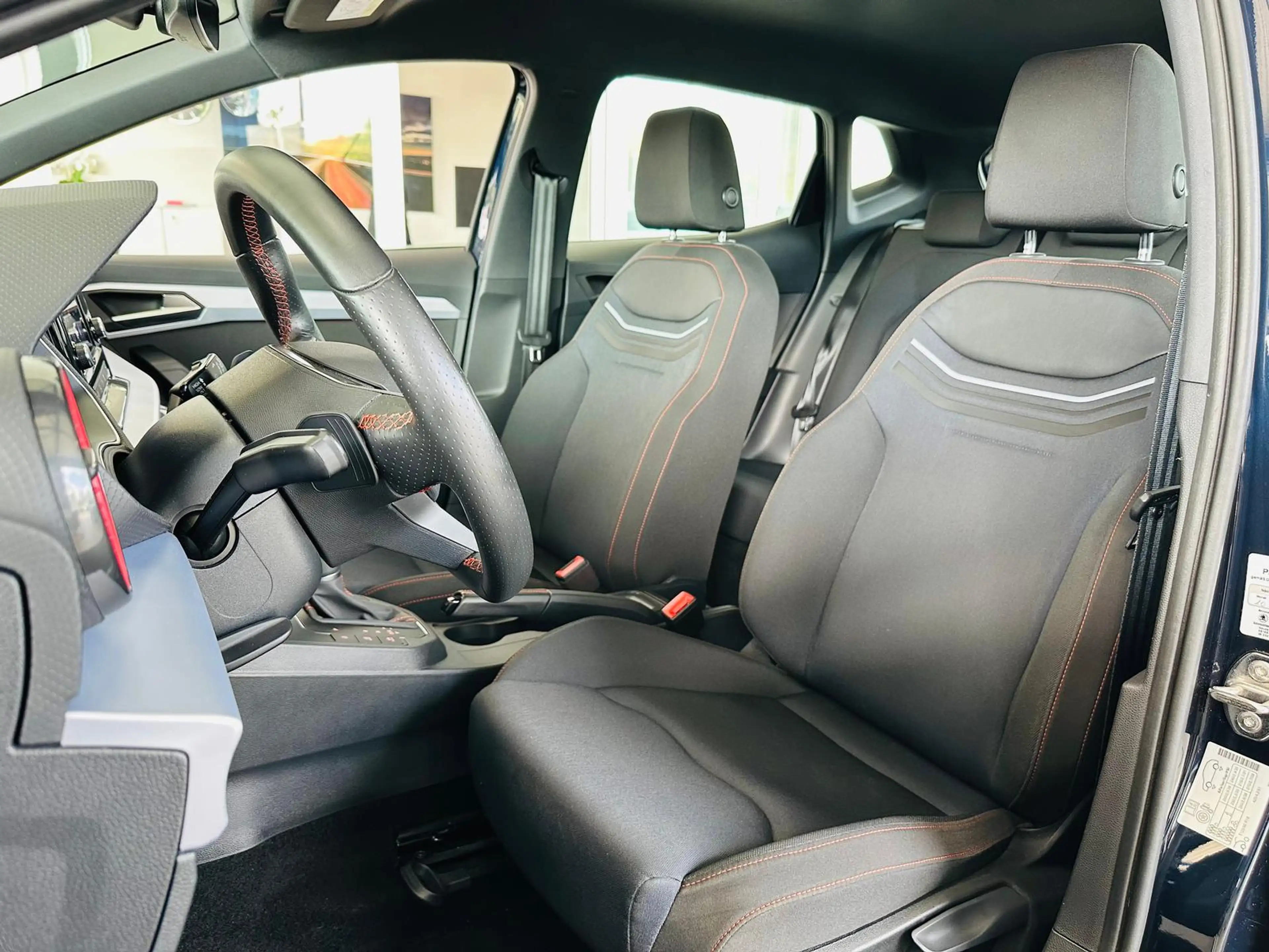 SEAT Ibiza 1.0 TSI DSG SHZG KAM PDC vo+hi LED ACC — photo 12