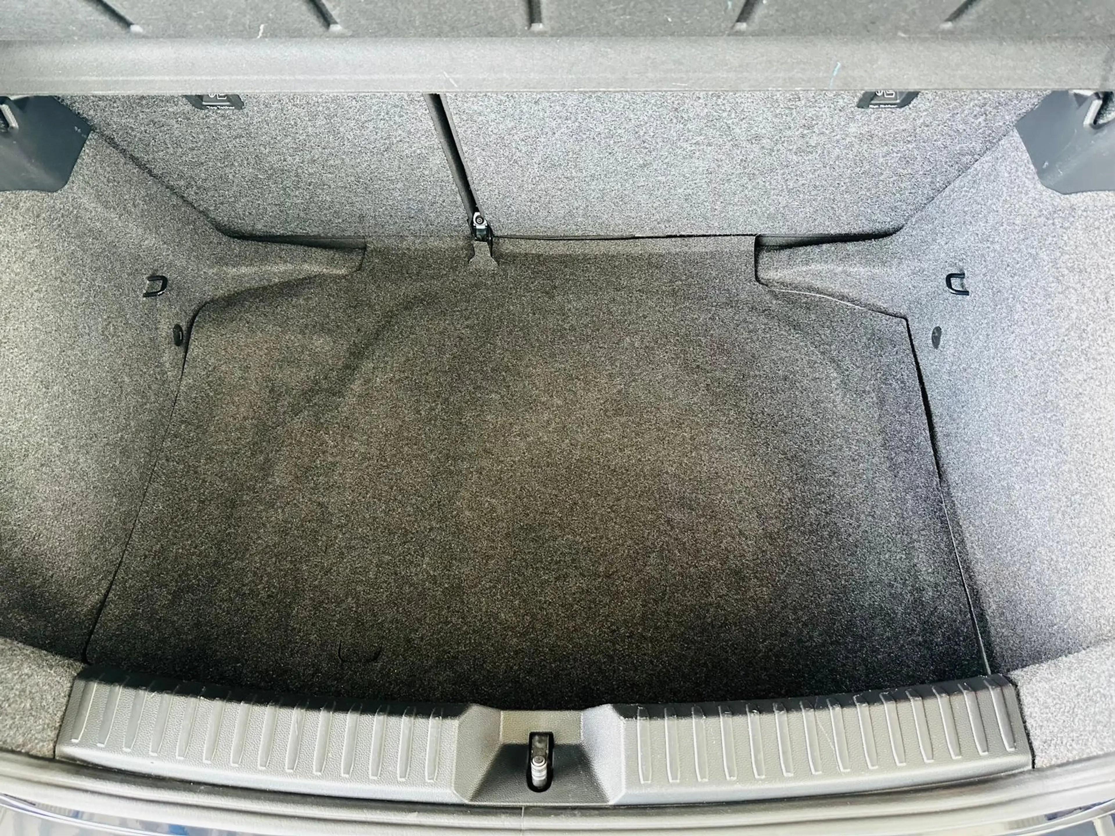 SEAT Ibiza 1.0 TSI DSG SHZG KAM PDC vo+hi LED ACC — photo 15