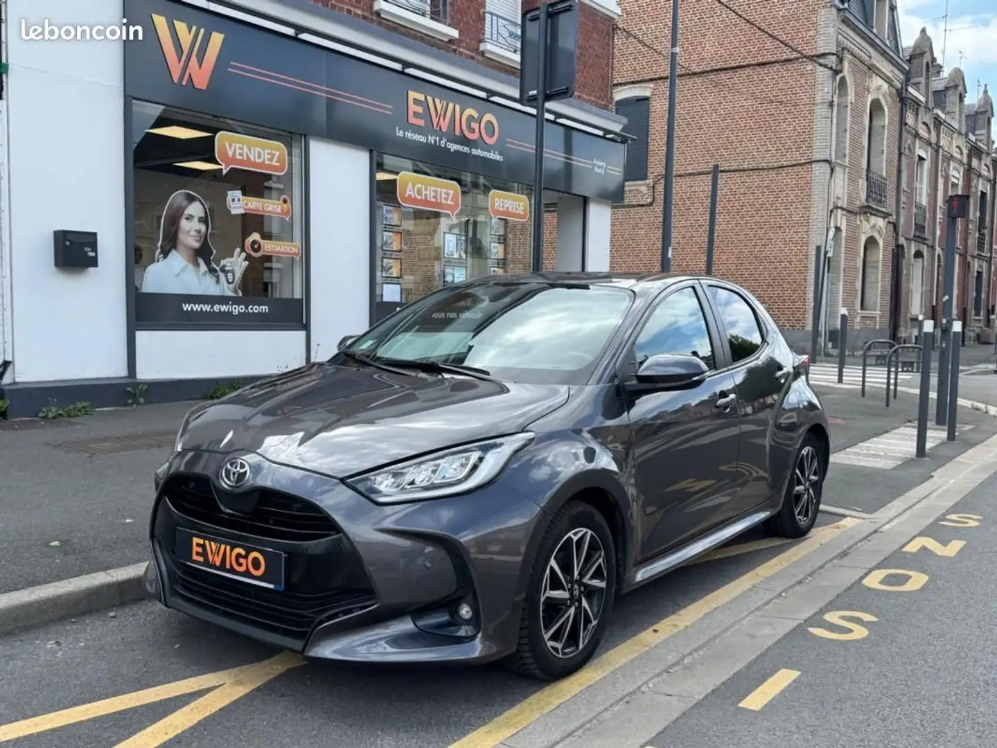 Toyota Yaris 1.5 VVTI 125 Design Grau - 1