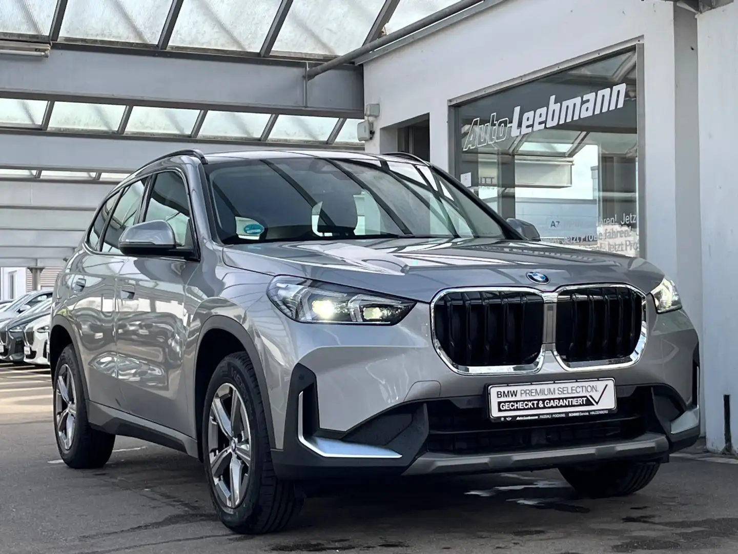 BMW X1 sDrive18i Anhängerkupplung/PremiumPaket/DrivAs Argent - 2