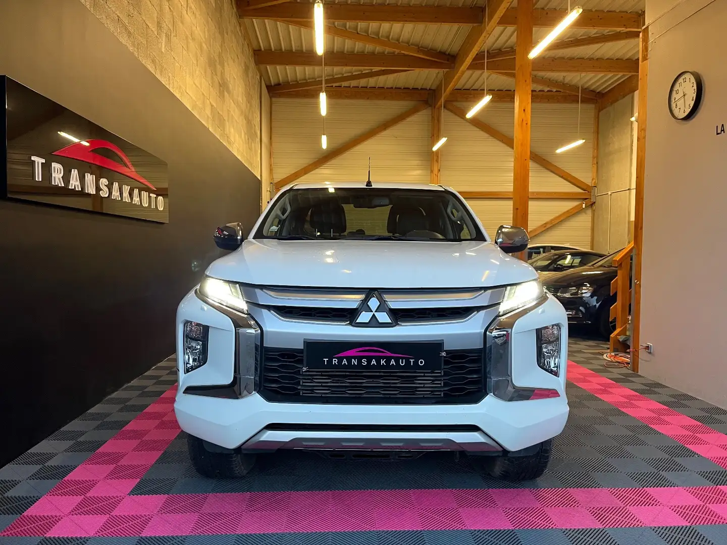 Mitsubishi L200 L200 CLUB CAB 2.2 DI-D 150 AS\u0026amp;G 4WD INSTYLE bijela - 2