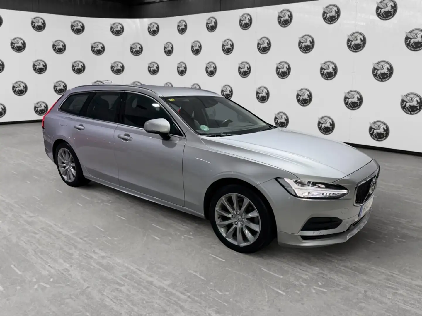 Volvo V90 D4 Momentum Aut. 190 Gris - 1