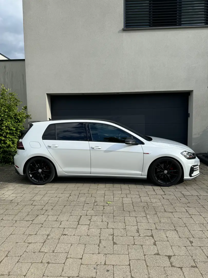 Volkswagen Golf GTI - 1