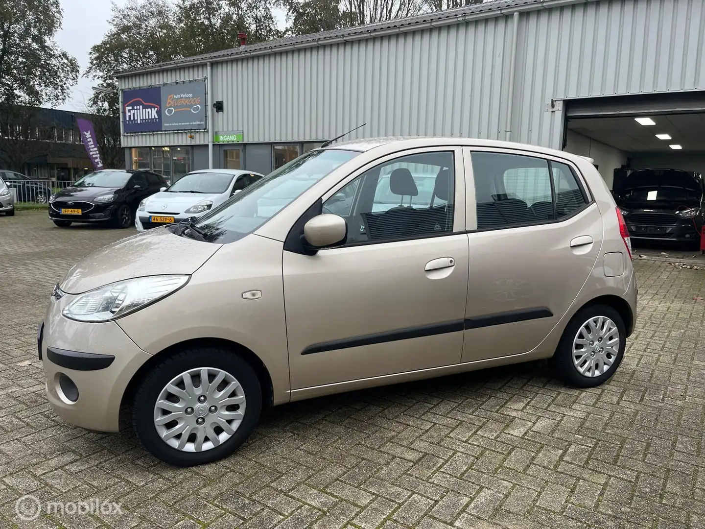 Hyundai i10 1.1 i-Catcher Beige - 2
