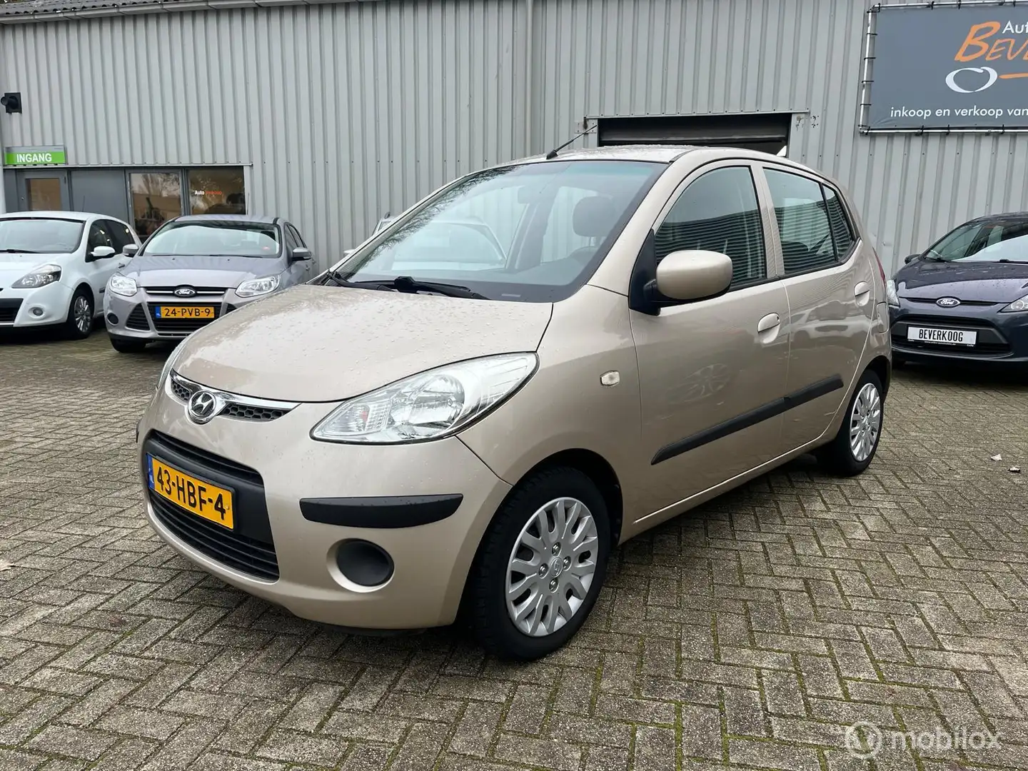 Hyundai i10 1.1 i-Catcher Beige - 1