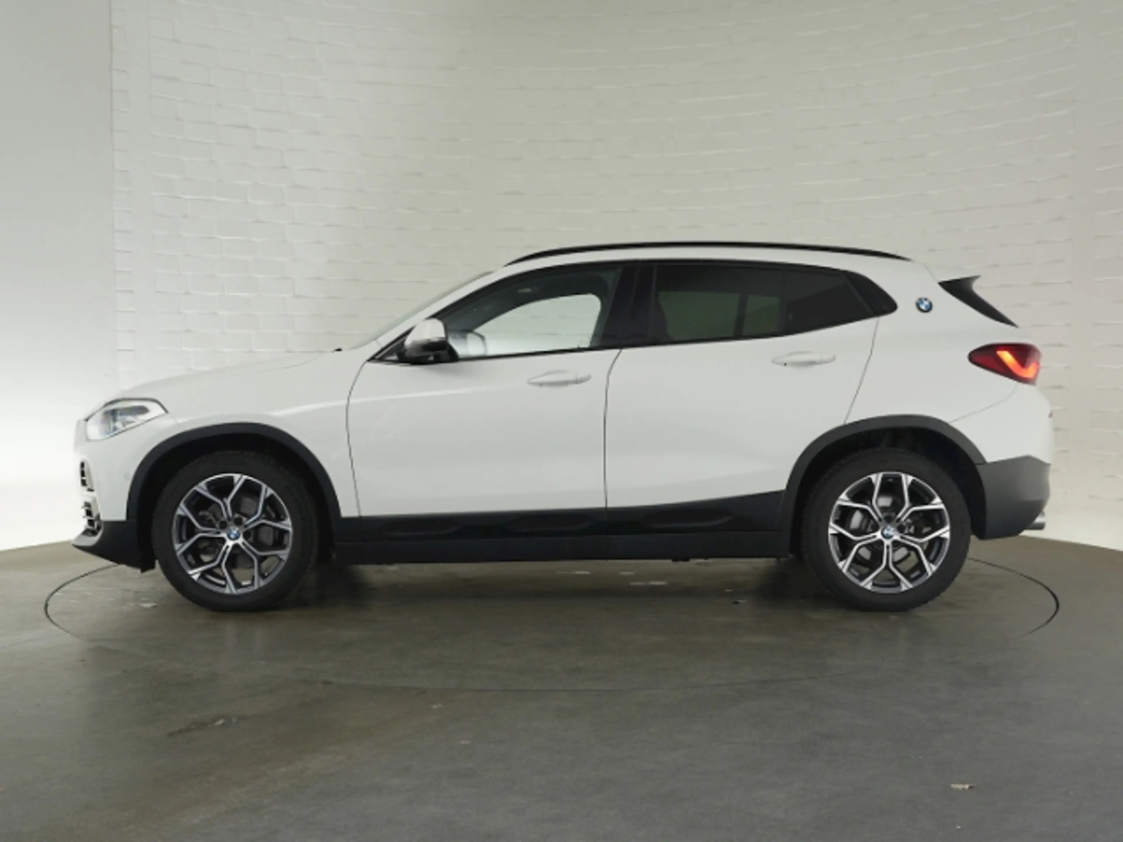 BMW X2 sDrive 18 i ADVANTAGE PLUS DCT+NAVI+SITZHEIZUNG+LE — photo 8
