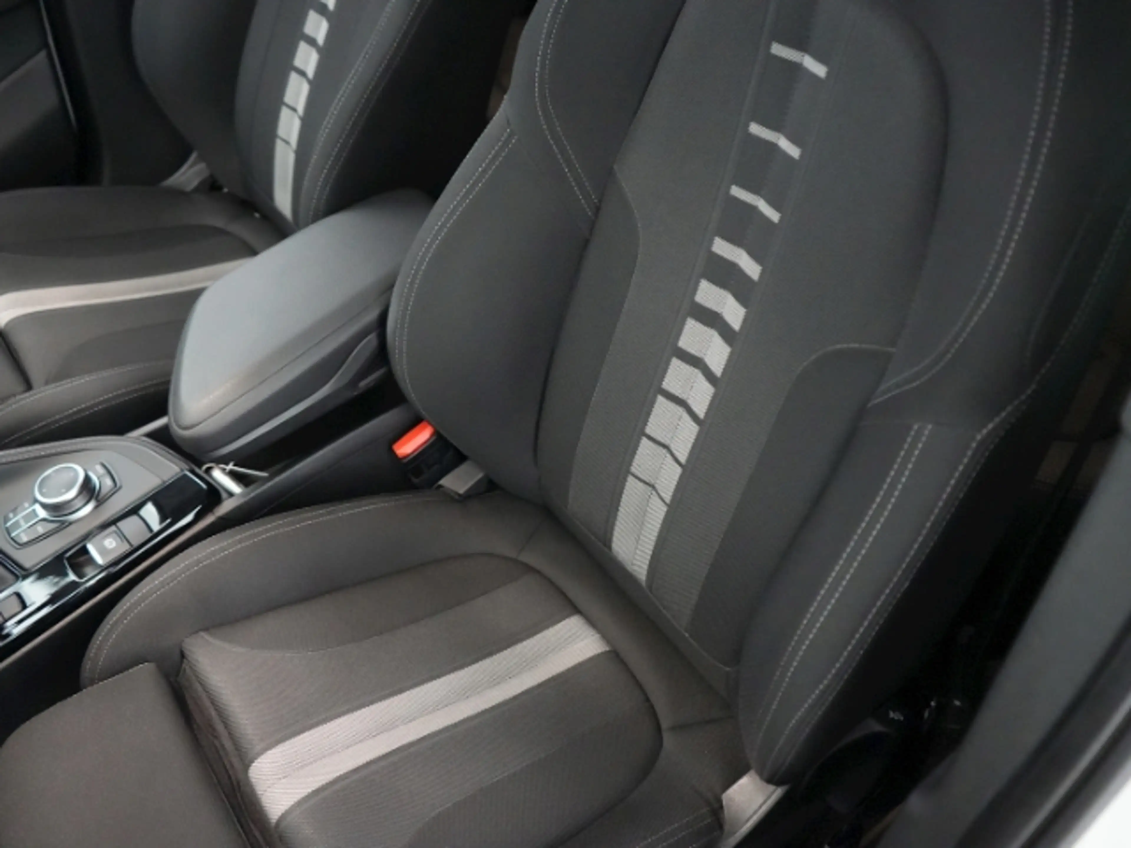 BMW X2 sDrive 18 i ADVANTAGE PLUS DCT+NAVI+SITZHEIZUNG+LE — photo 12