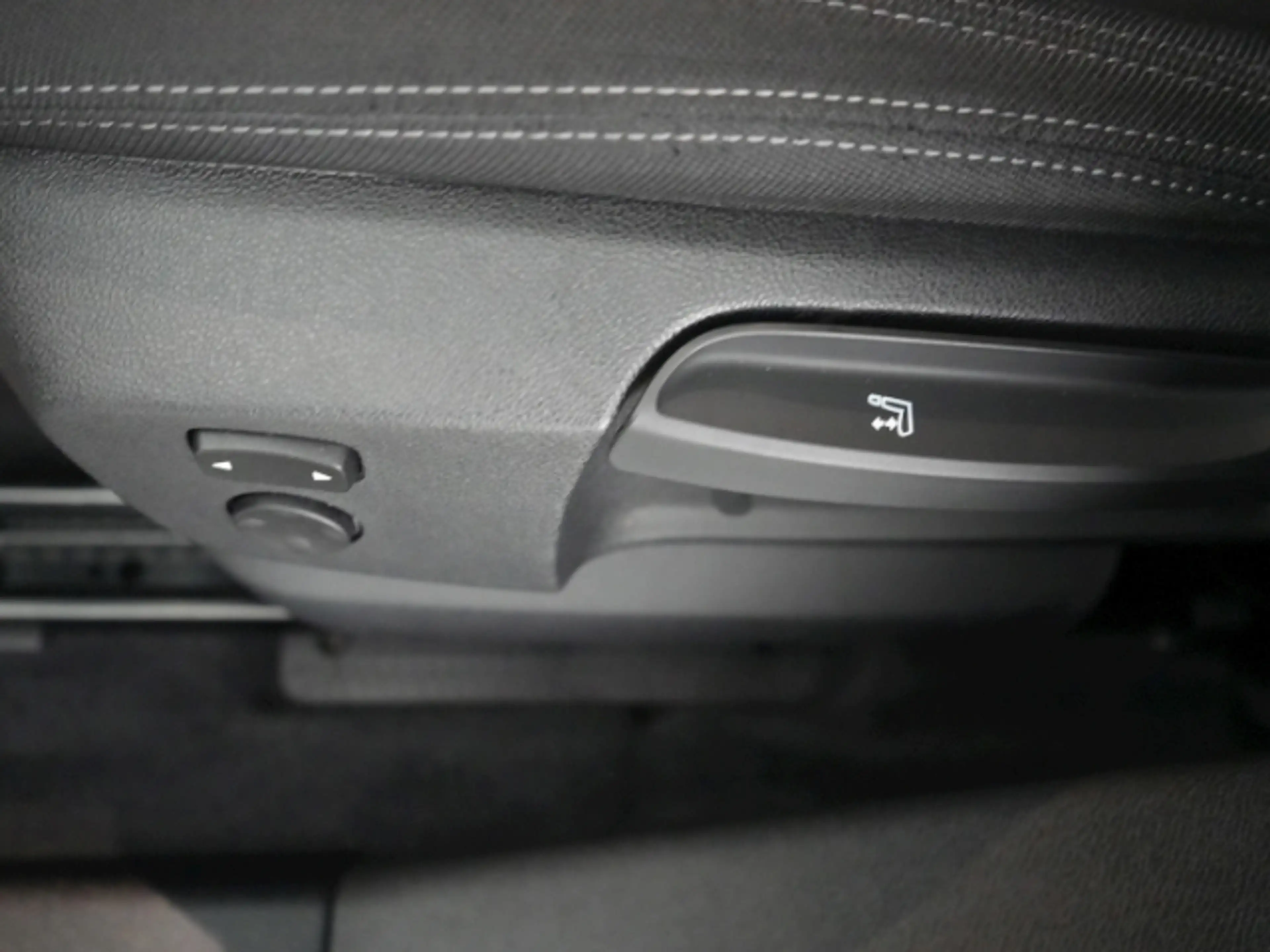 BMW X2 sDrive 18 i ADVANTAGE PLUS DCT+NAVI+SITZHEIZUNG+LE — photo 13