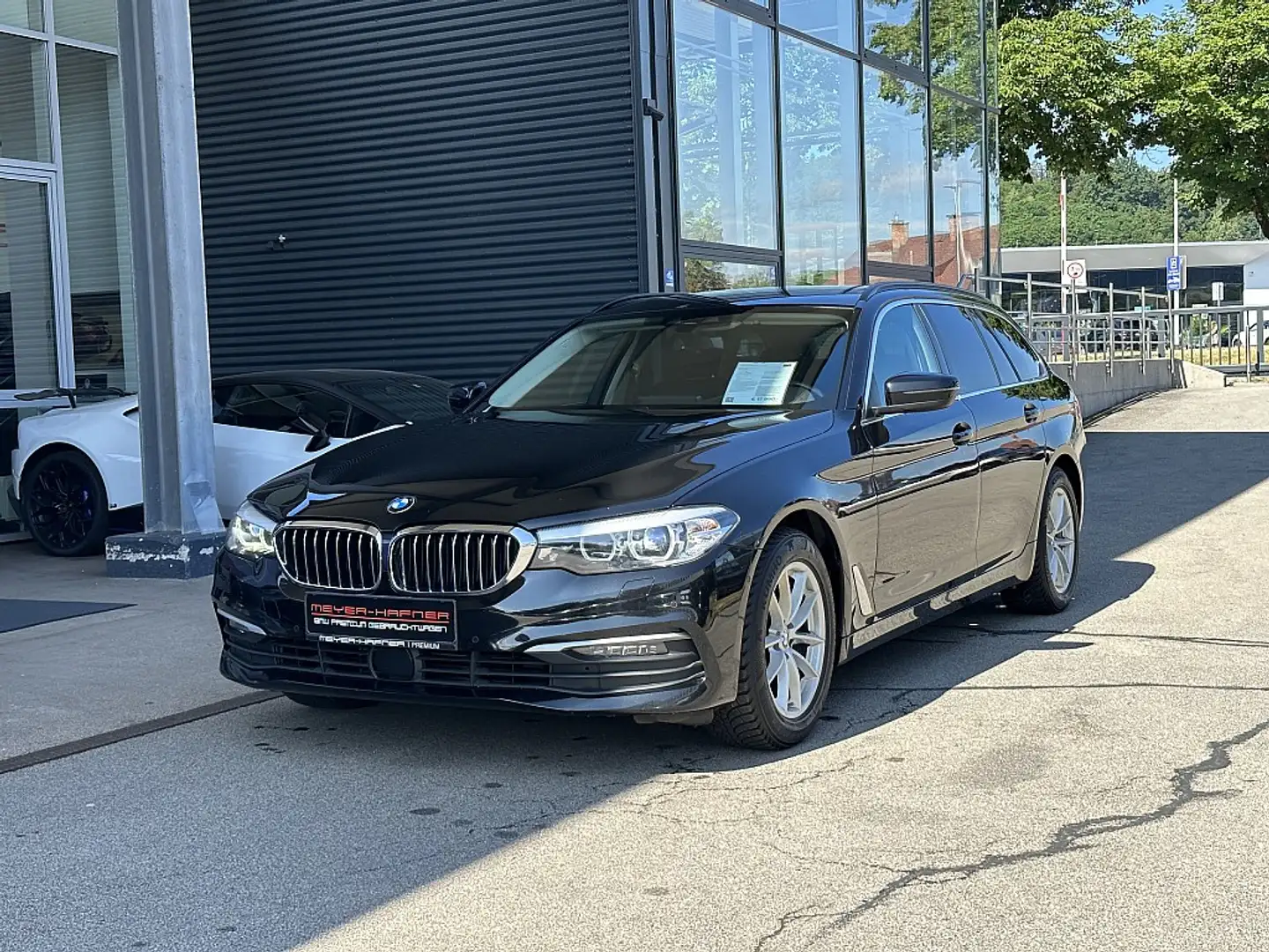 BMW 520 d Touring Aut. Schwarz - 2